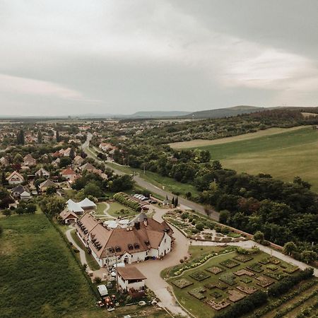 Fiastyuk Udvarhaz Csor Extérieur photo