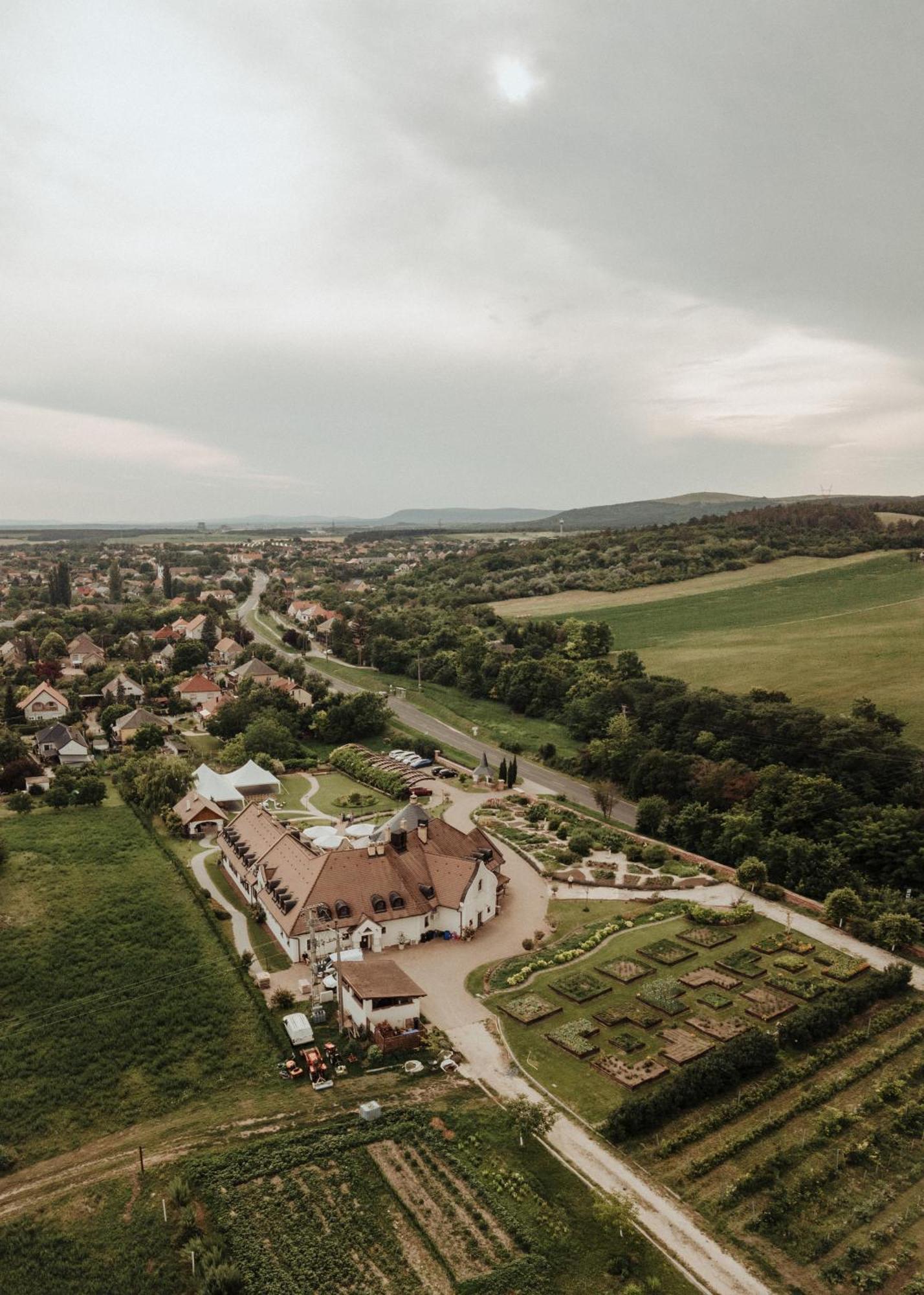 Fiastyuk Udvarhaz Csor Extérieur photo